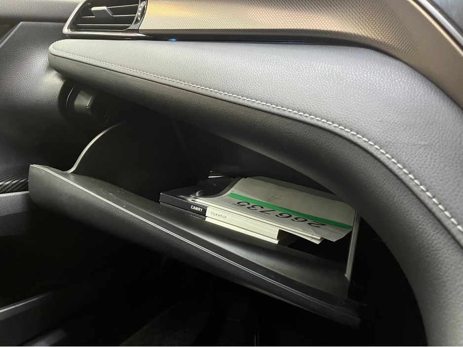 2019 Toyota Camry - image 17