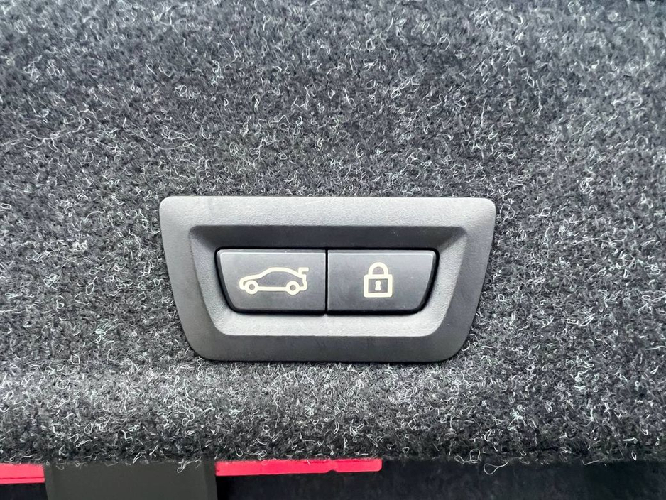 2020 BMW 3 Series 330e M-SPORT COMPETITION 2.0 HYBRID // 19" M-SPORT ALLOYS // LEATHER/SUEDE INTERIOR // DIGITAL CLUSTER €29,900