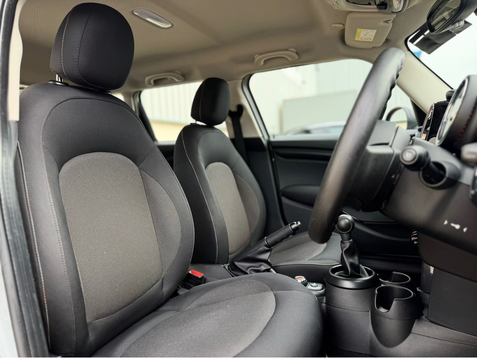 2016 MINI One - image 10