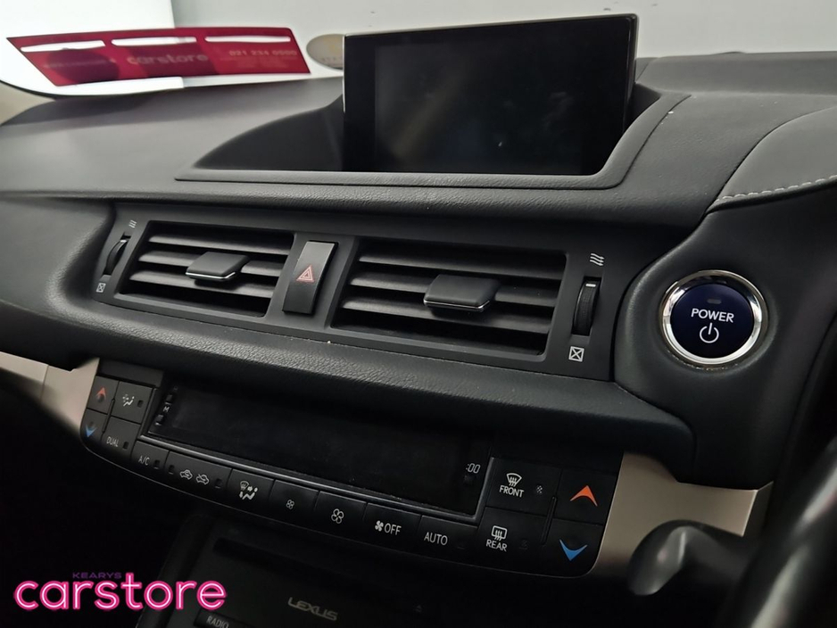 2016 Lexus CT 200 h - image 19