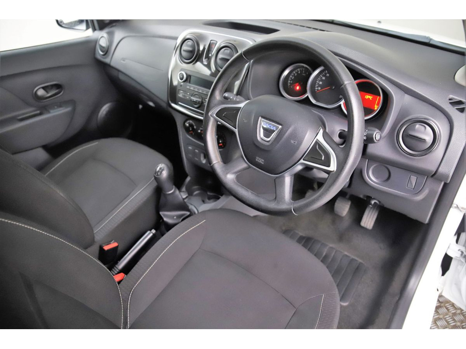2018 Dacia Sandero - image 13