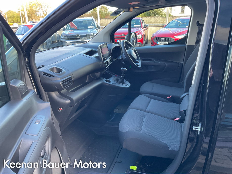 2023 Citroen Berlingo - image 8