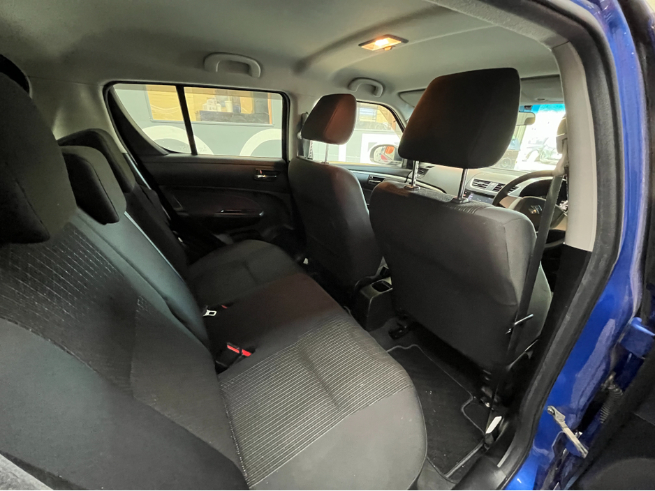 2014 Suzuki Swift - image 11