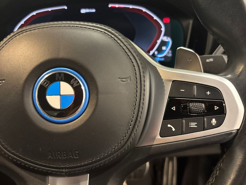 2022 BMW 3 Series - image 18