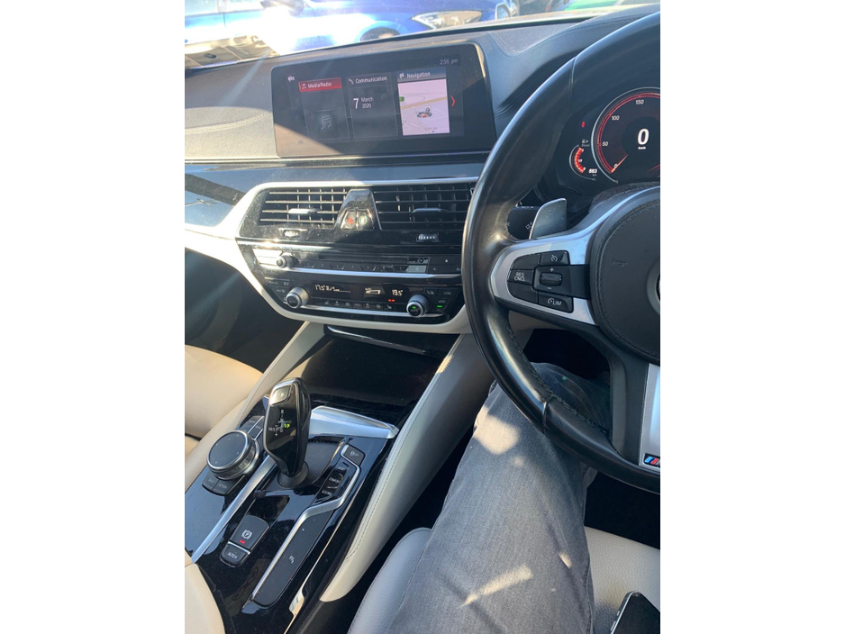 2017 BMW 5 Series - image 6