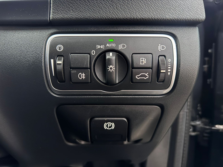 2016 Volvo V60 - image 23