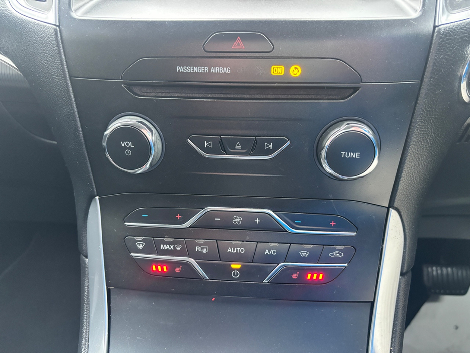 2019 Ford Galaxy - image 17