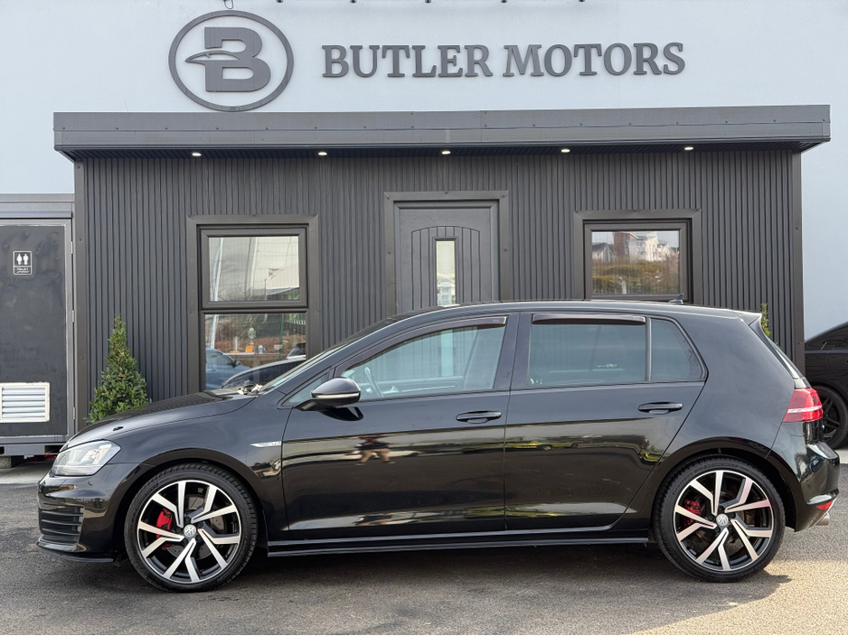 2015 Volkswagen Golf - image 8