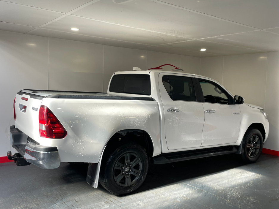 2023 Toyota Hilux - image 11