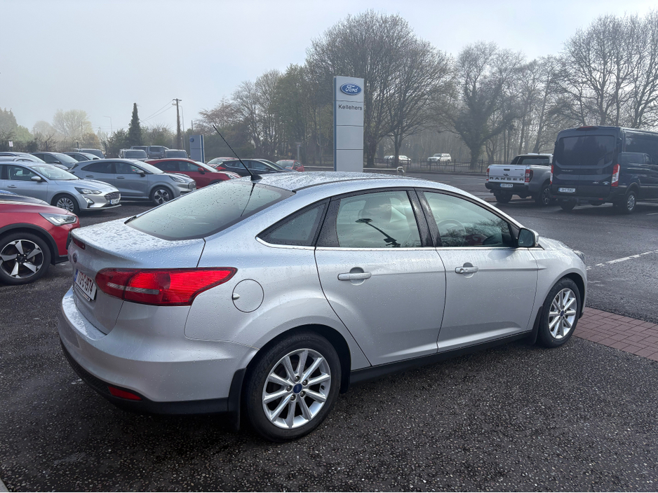 2017 Ford Focus - image 4