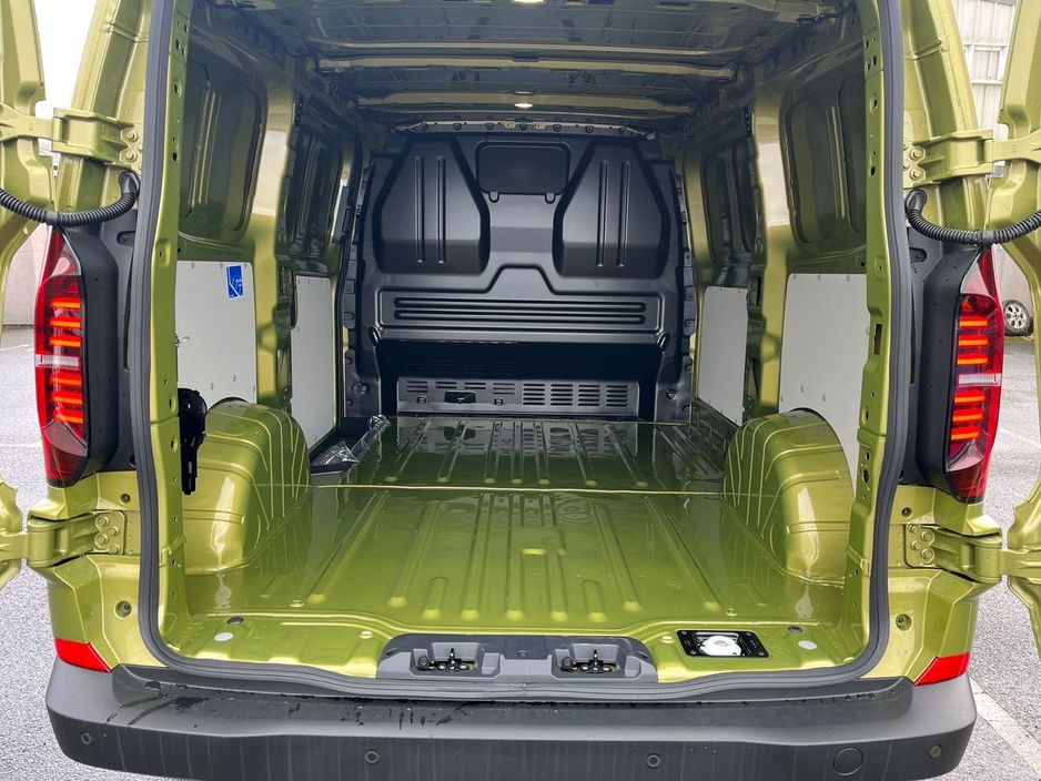 2026 Volkswagen Transporter - image 12