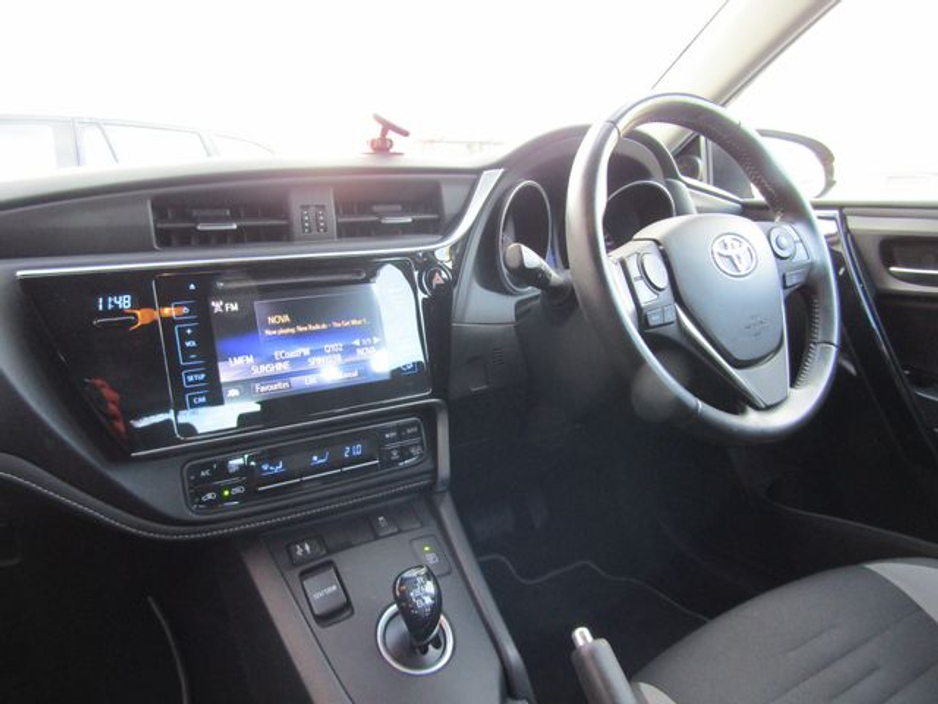 2018 Toyota Auris Hybrid Luna 4DR Auto €16,950