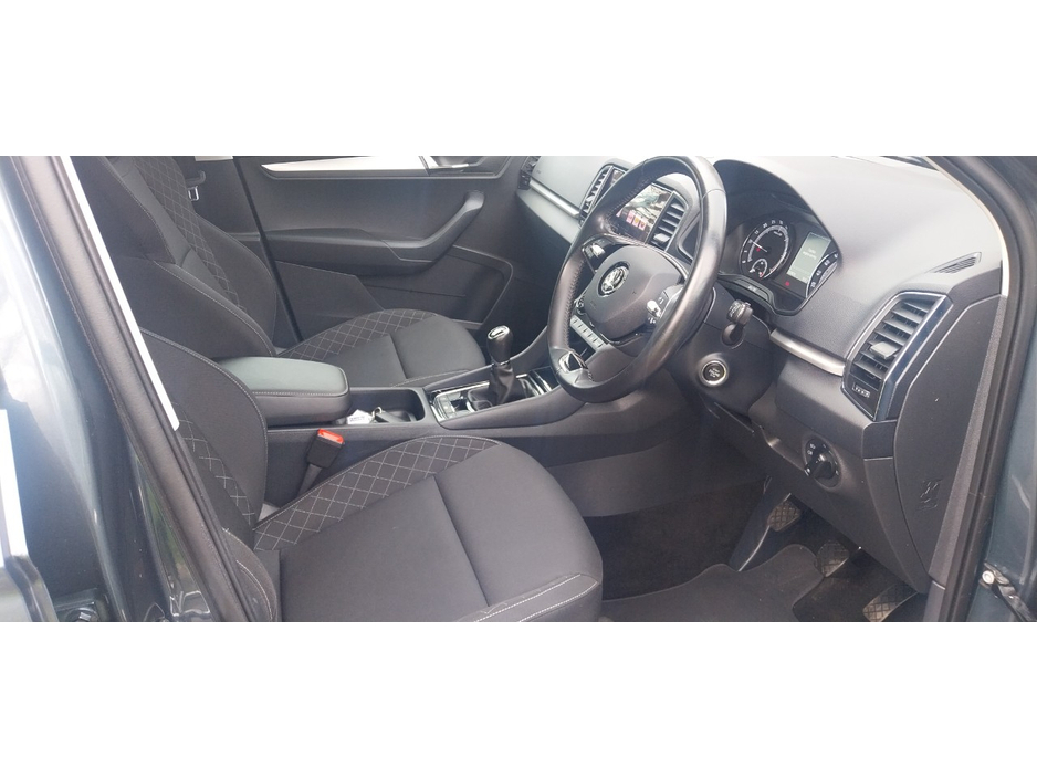 2021 Skoda Karoq - image 8