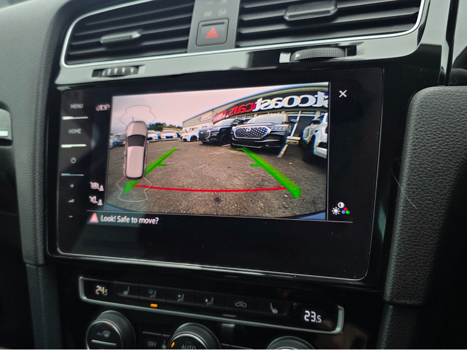 2019 Volkswagen Golf ( 192 REG ) HIGHLINE FULL LEATHER SEATS HEATED ELECTRIC SEATS SAT NAV PACK - VIRTUAL CLOCKS -REVERSE CAMERA - NAVIGATION - CARPLAY - ANDROID AUTO- BLIND SPOT REAR TRAFFIC ASSIST - DISCOVER PRO €22,950