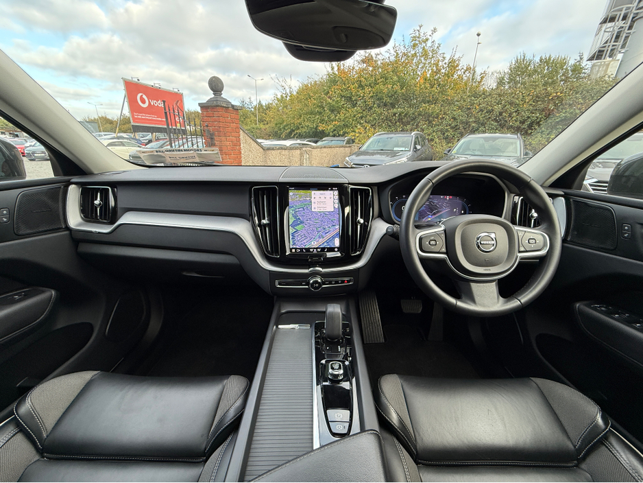 2022 Volvo XC60 2.0 MOMENTUM AUTO €38,450