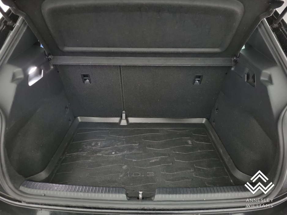 2023 Volkswagen ID.3 Life 204HP 58kWh €21,950