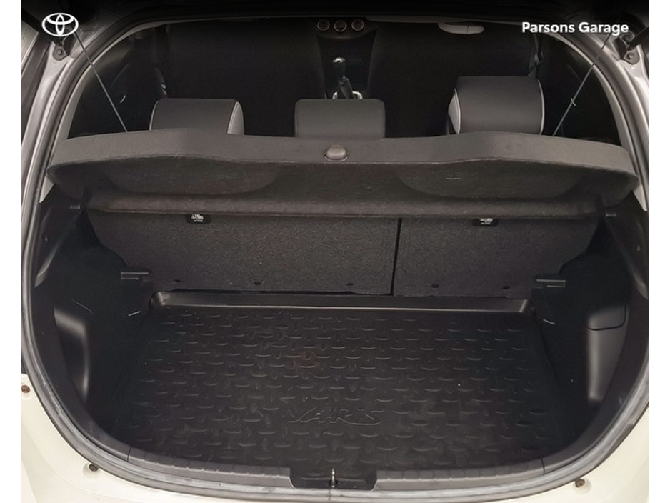 2020 Toyota Yaris - image 13