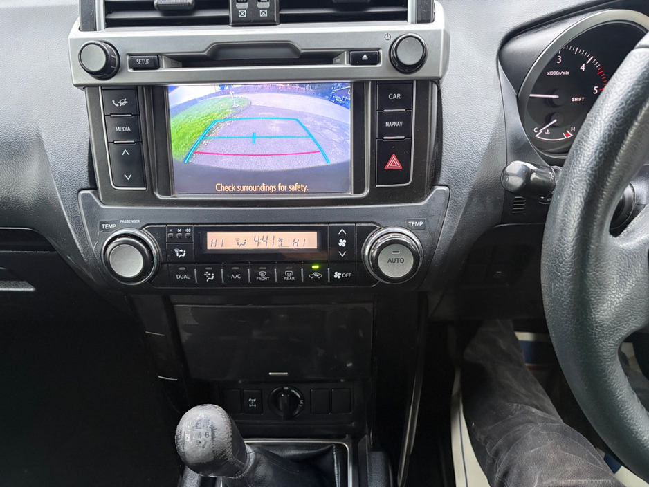 2016 Toyota Landcruiser - image 13