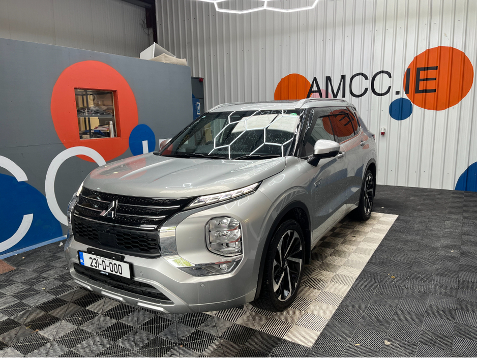 2023 Mitsubishi Outlander - image 5