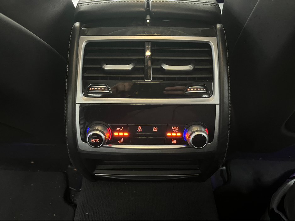 2017 BMW 7 Series - image 16