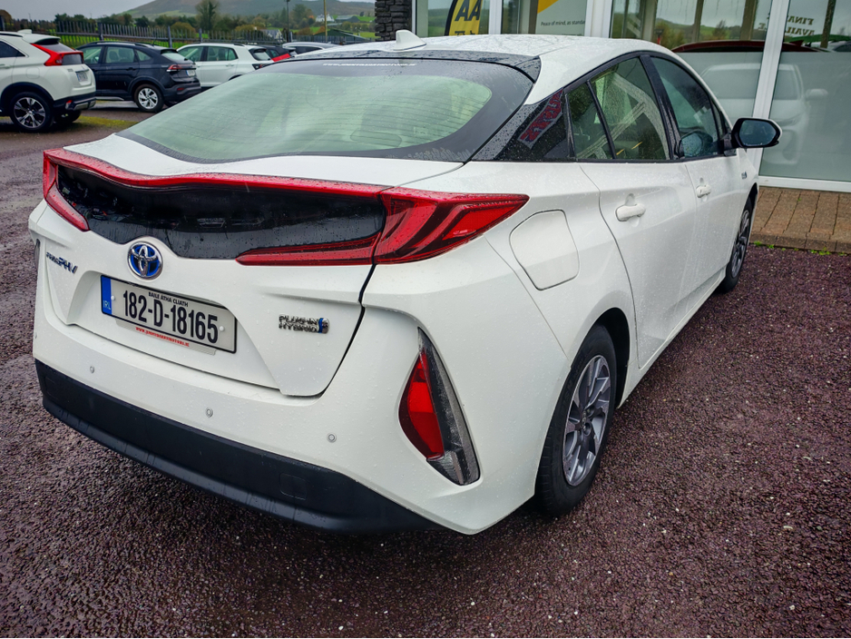 2018 Toyota Prius - image 8