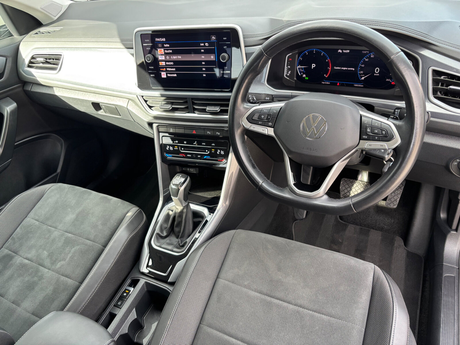2023 Volkswagen T-Roc - image 30