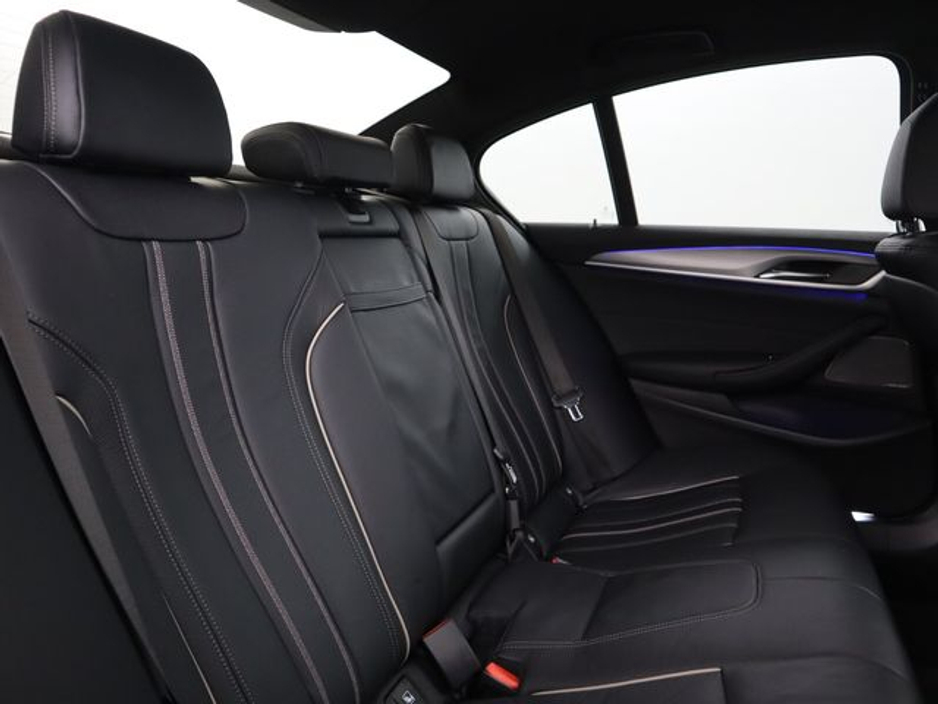 2019 BMW 5 Series - image 14