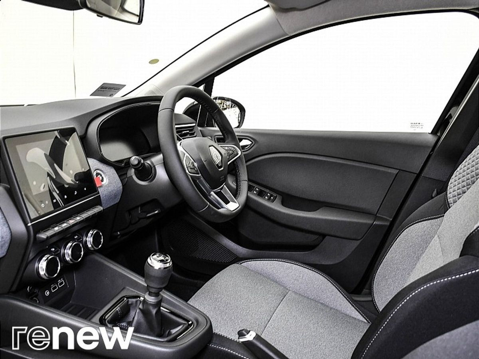 2025 Renault Clio - image 5