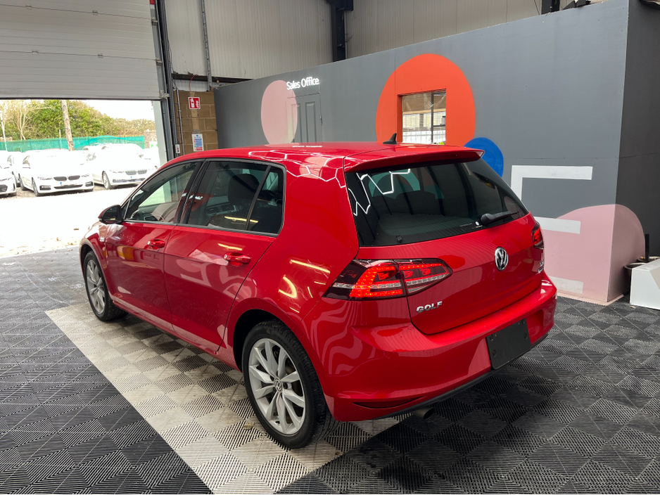 2017 Volkswagen Golf - image 3