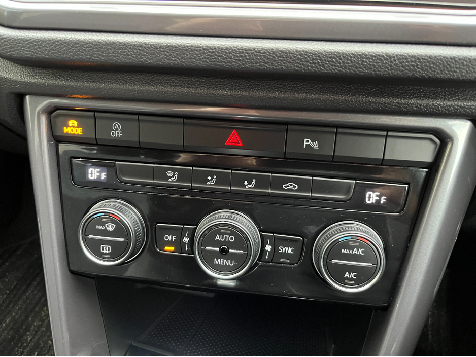 2020 Volkswagen T-Roc - image 20