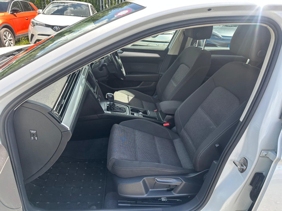 2016 Volkswagen Passat - image 14