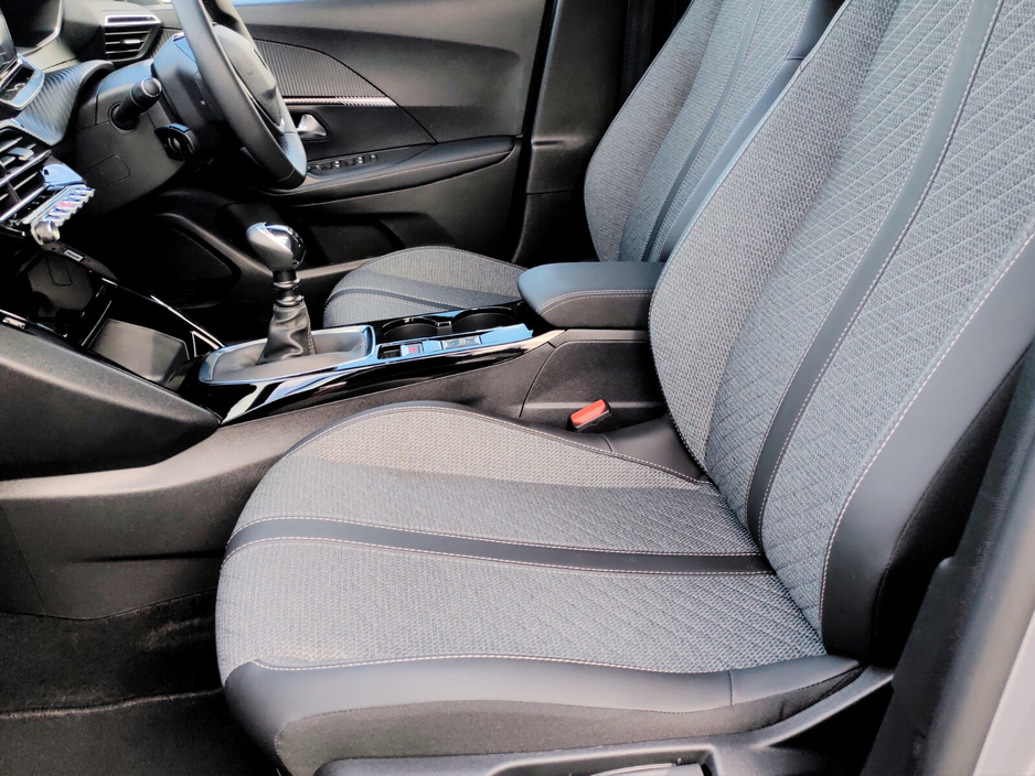 2025 Peugeot 2008 - image 18