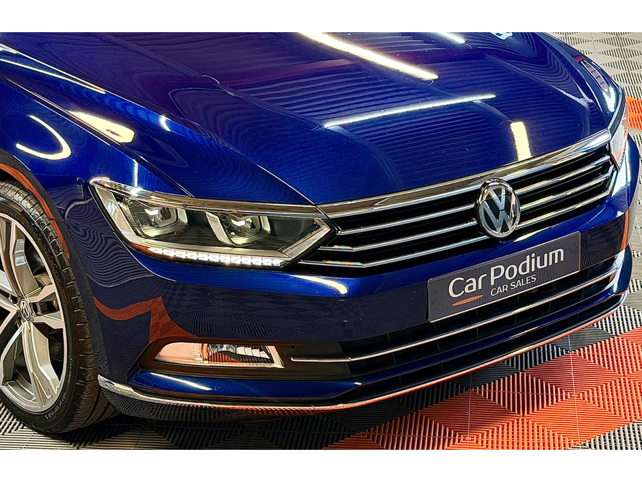 2018 Volkswagen Passat - image 11
