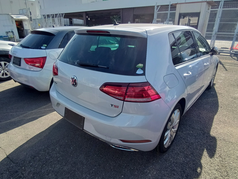 2017 Volkswagen Golf  €17,950