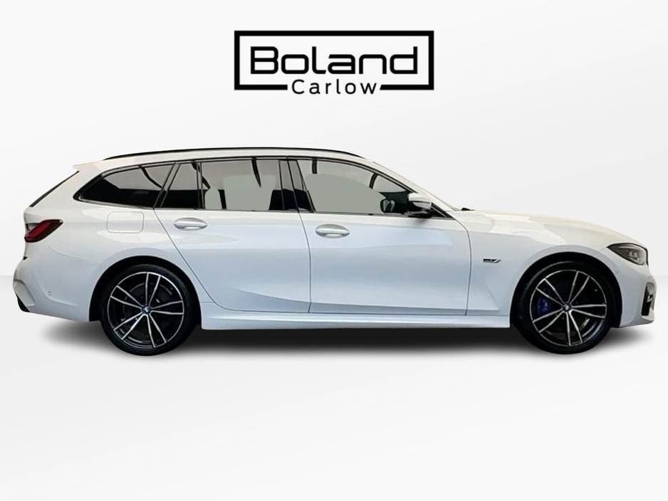 2022 BMW 3 Series - image 4