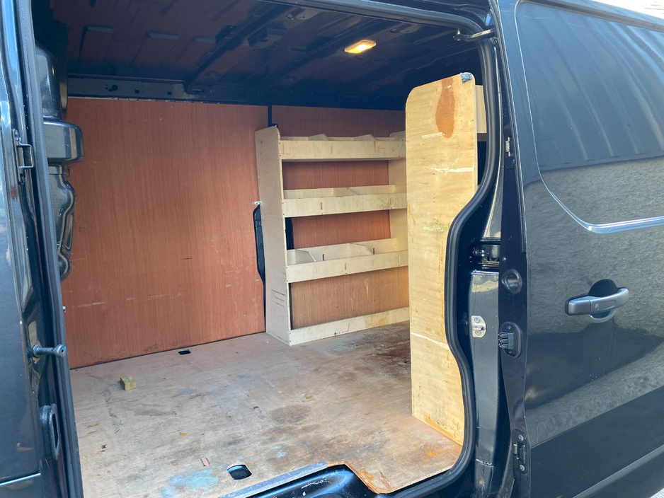 2023 Renault Trafic - image 9