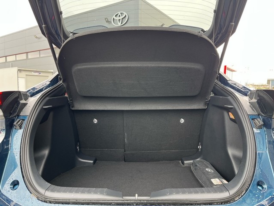 2025 Toyota C-HR C-HR HYBRID SPORT 1.8 €38,950