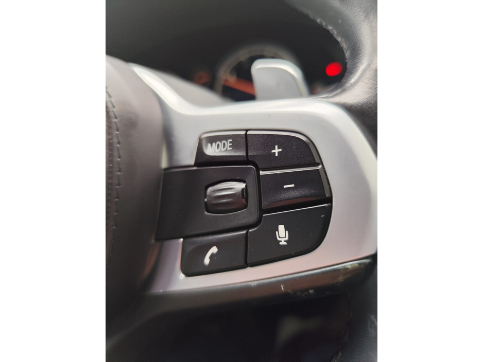 2018 BMW 5 Series - image 18