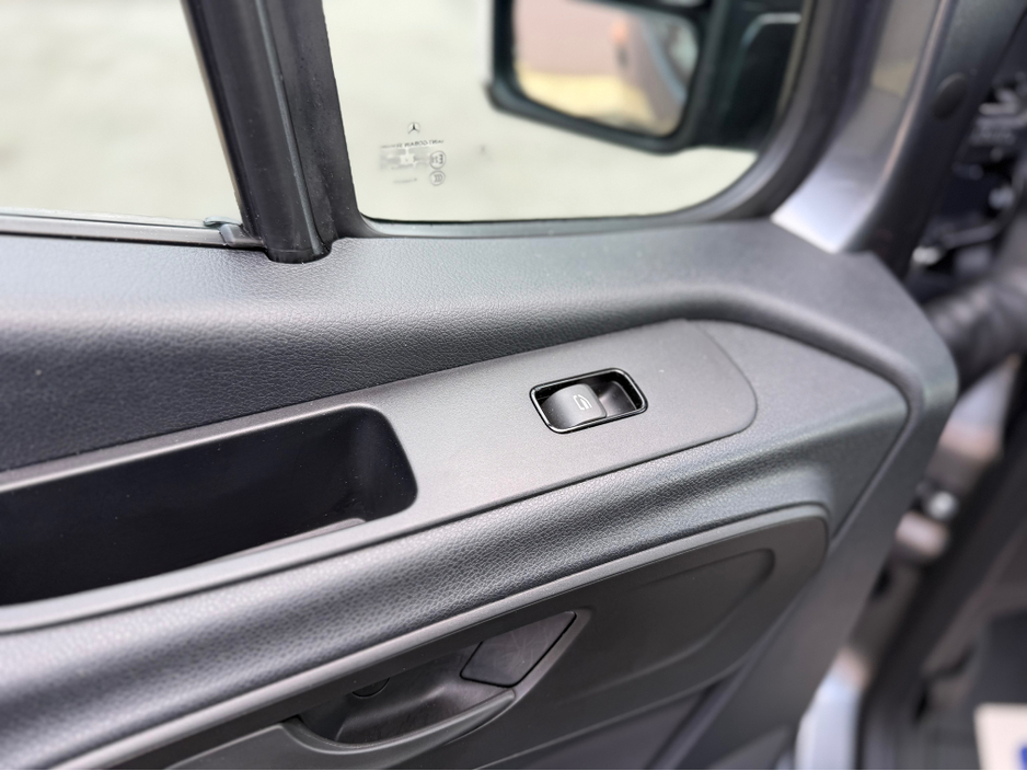 2025 Mercedes-Benz Sprinter - image 12