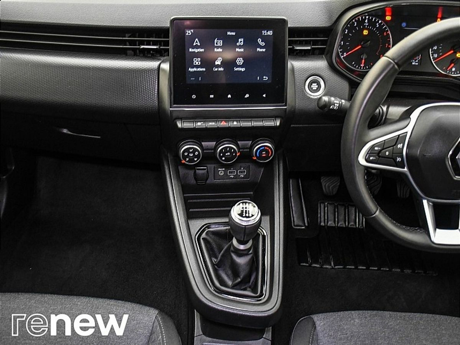 2022 Renault Clio - image 21