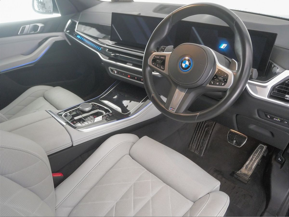 2025 BMW X5 - image 6