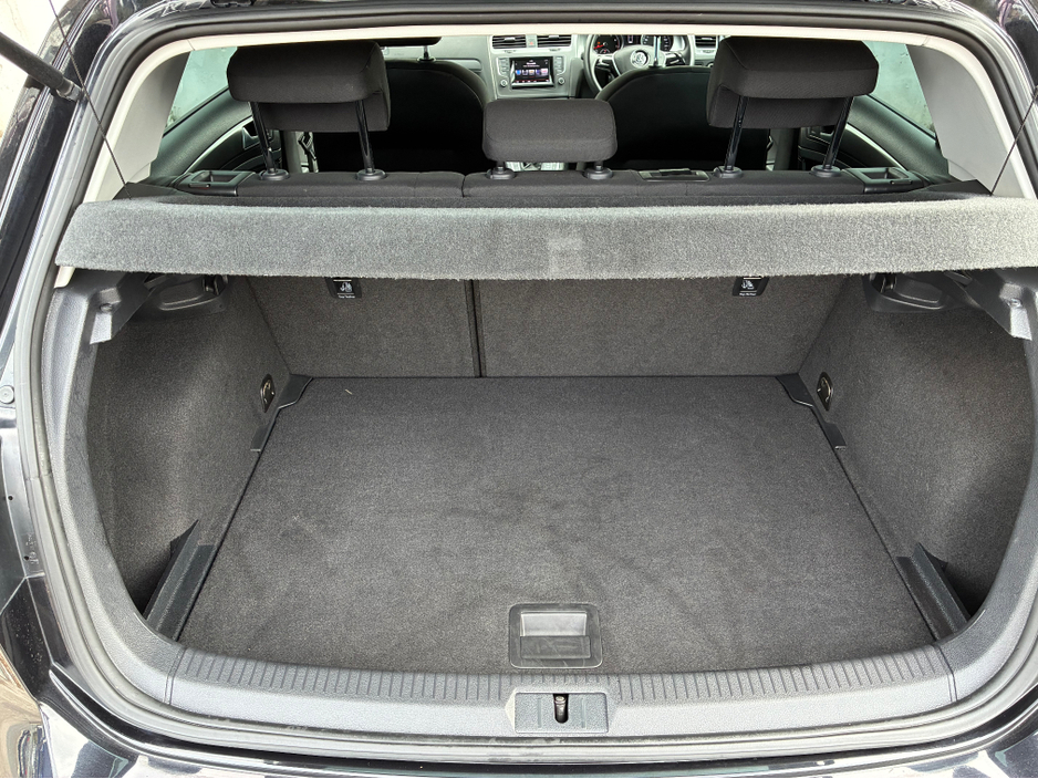 2015 Volkswagen Golf - image 9