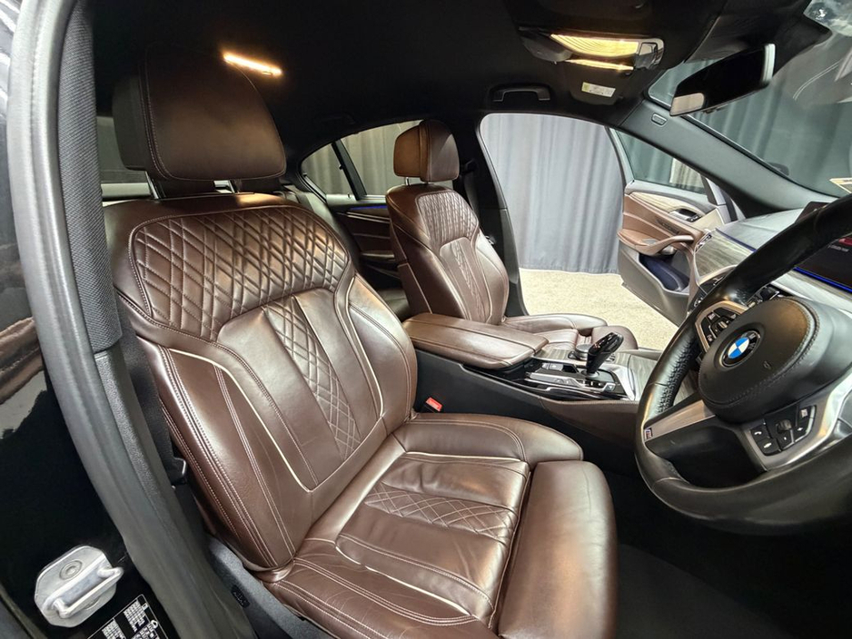 2019 BMW 5 Series - image 26