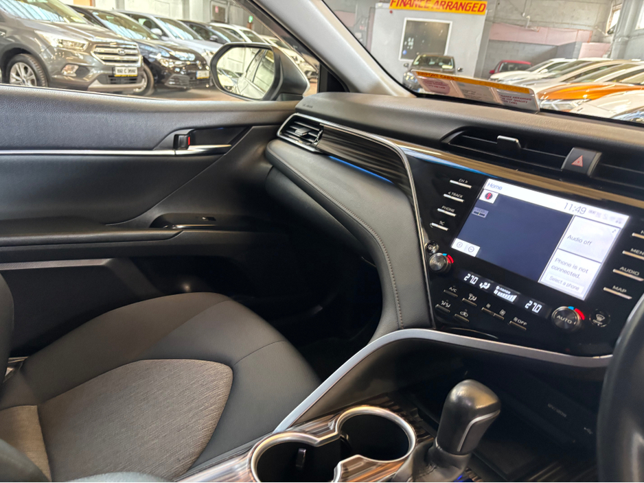 2020 Toyota Camry - image 13