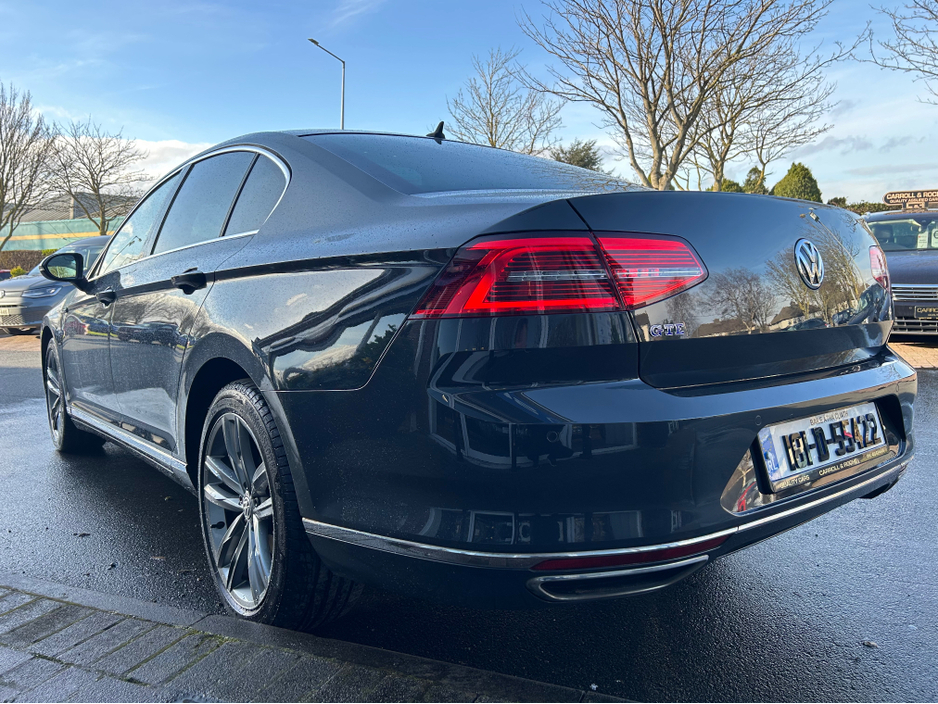 2018 Volkswagen Passat - image 12