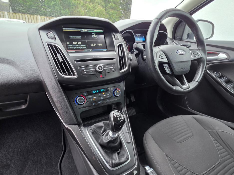 2016 Ford Focus - image 16