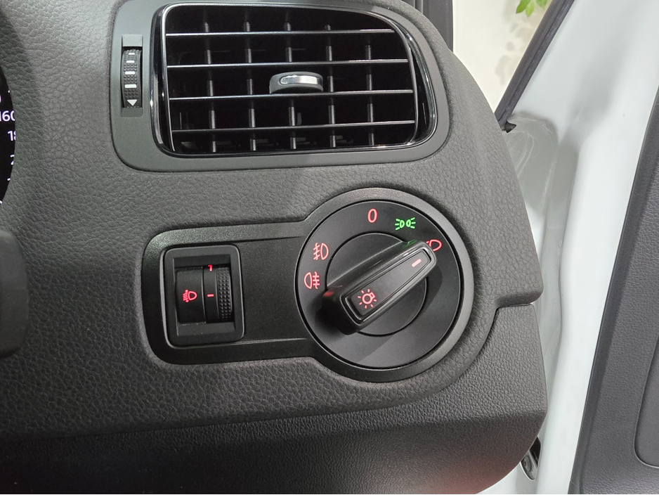 2017 Volkswagen Polo - image 21