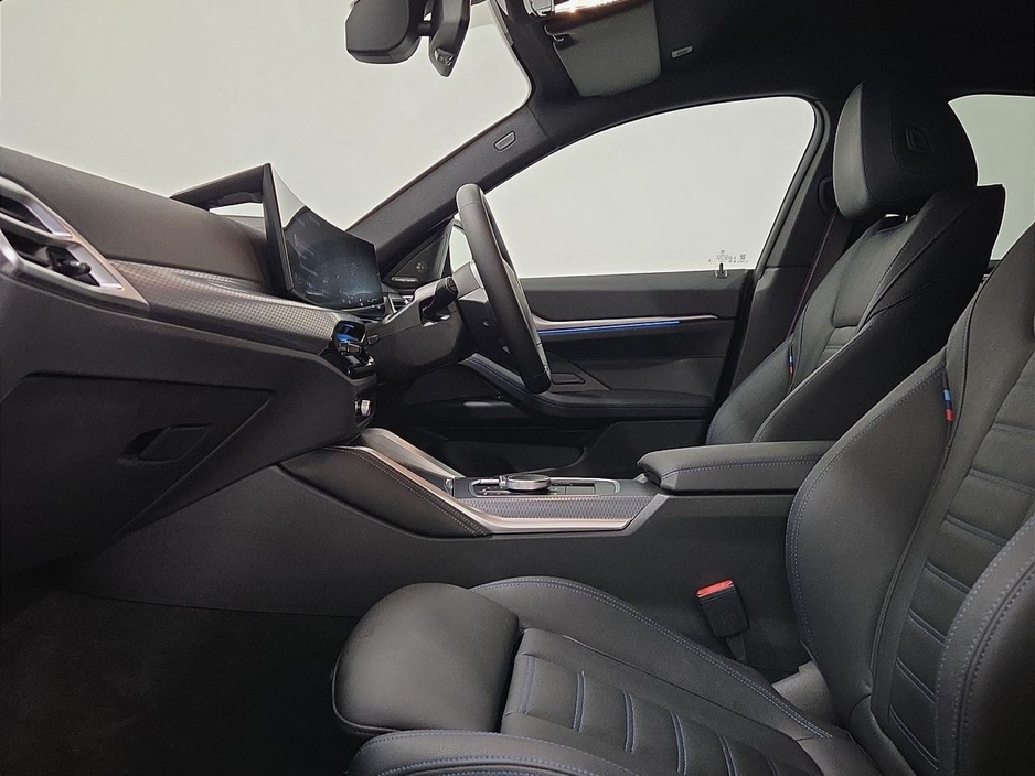 2025 BMW i4 - image 7