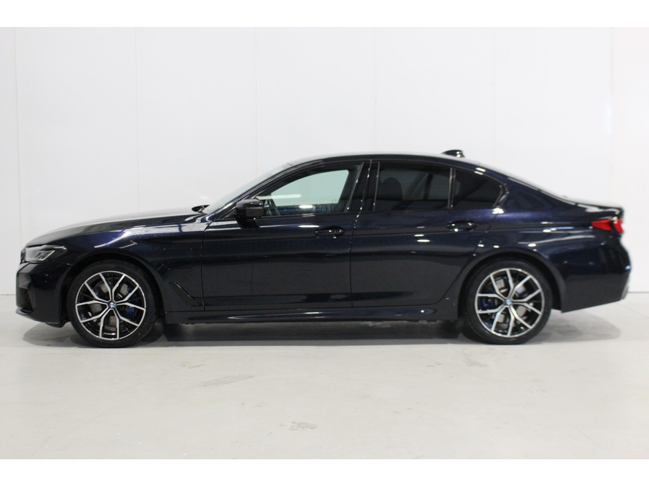 2021 BMW 5 Series - image 4