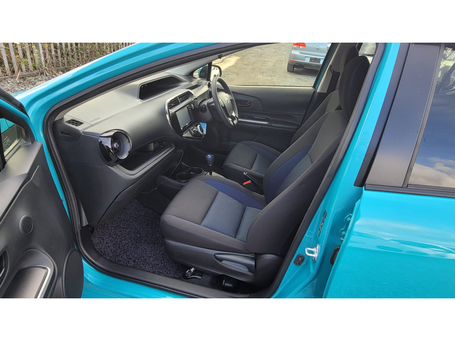 2017 Toyota Aqua - image 8